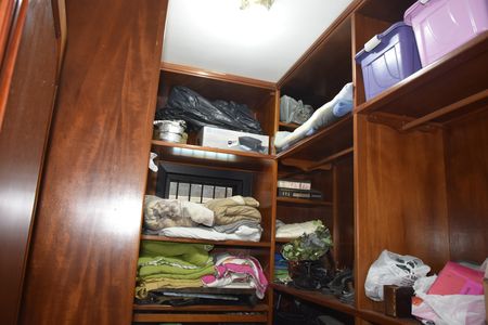 Casa para alugar com 800m², 6 quartos e 12 vagasCloset da suíte