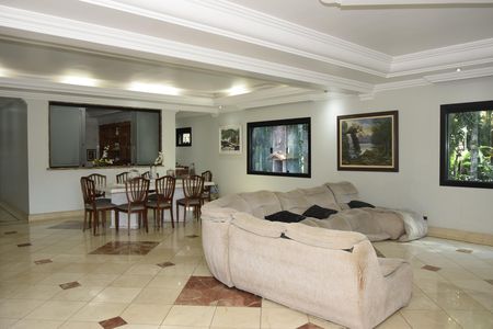 Sala de casa para alugar com 6 quartos, 800m² em Chácaras Uirapuru, Embu das Artes