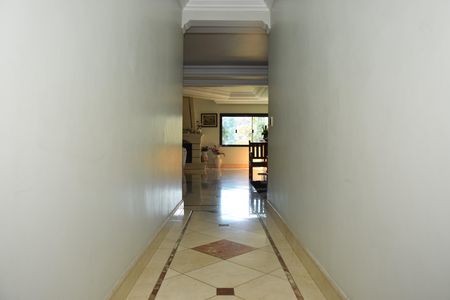 Casa para alugar com 800m², 6 quartos e 12 vagasCorredor 1