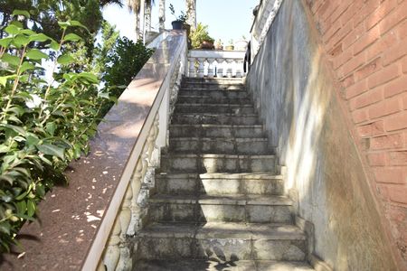Casa para alugar com 800m², 6 quartos e 12 vagasEscada 2