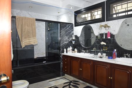 Casa para alugar com 800m², 6 quartos e 12 vagasBanheiro da Suíte