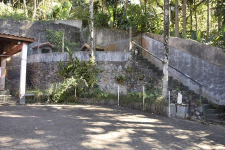 Quintal de casa para alugar com 6 quartos, 800m² em Chácaras Uirapuru, Embu das Artes