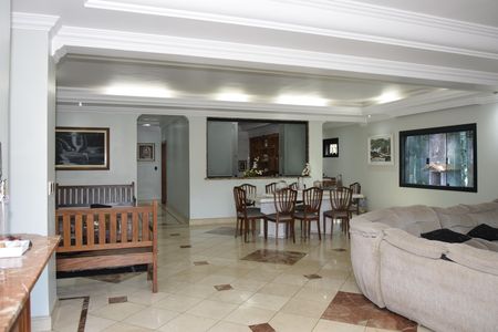 Casa para alugar com 800m², 6 quartos e 12 vagasSala