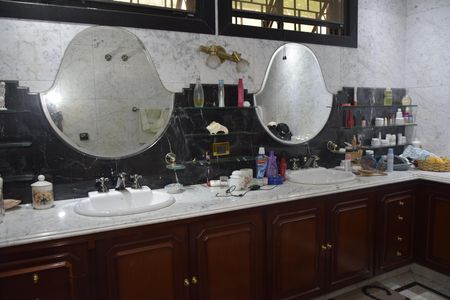 Casa para alugar com 800m², 6 quartos e 12 vagasBanheiro da Suíte