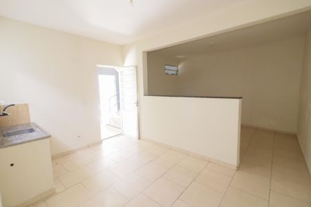 Cozinha de casa para alugar com 1 quarto, 50m² em Jardim Roberto, Osasco