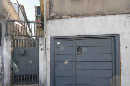 Casa à venda com 105m², 5 quartos e 1 vaga Casa à venda com 105m², 5 quartos e 1 vagaFachada