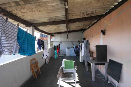 Casa à venda com 105m², 5 quartos e 1 vaga Casa à venda com 105m², 5 quartos e 1 vagaTerraço