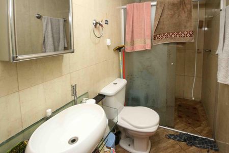 Casa à venda com 105m², 5 quartos e 1 vaga Casa à venda com 105m², 5 quartos e 1 vagaBanheiro