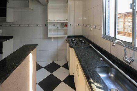 Casa à venda com 105m², 5 quartos e 1 vaga Casa à venda com 105m², 5 quartos e 1 vagaCozinha