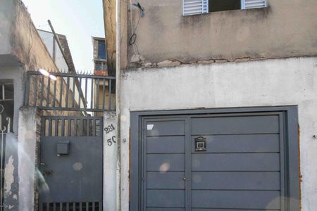 Casa à venda com 105m², 5 quartos e 1 vaga Casa à venda com 105m², 5 quartos e 1 vagaFachada
