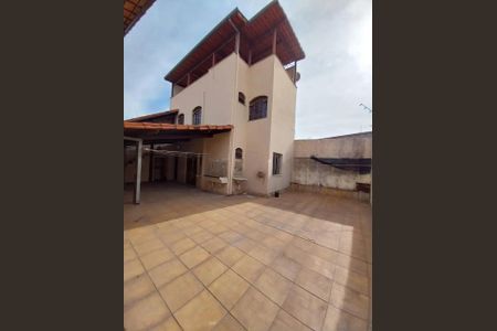 Casa para alugar com 314m², 4 quartos e 4 vagas