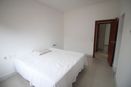Casa à venda com 314m², 4 quartos e 4 vagasSuíte