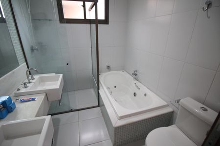 Casa à venda com 314m², 4 quartos e 4 vagasBanheiro da Suíte