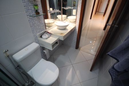 Casa à venda com 314m², 4 quartos e 4 vagasBanheiro social