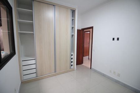 Casa à venda com 314m², 4 quartos e 4 vagasQuarto 2