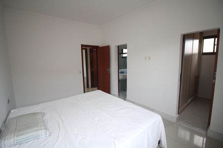 Casa à venda com 314m², 4 quartos e 4 vagasSuíte