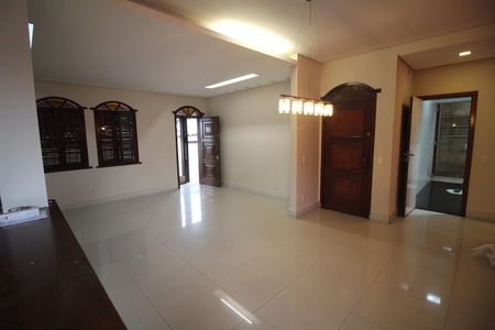 Sala de casa para alugar com 4 quartos, 314m² em Tirol, Contagem