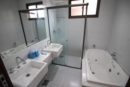 Casa à venda com 314m², 4 quartos e 4 vagasBanheiro da Suíte