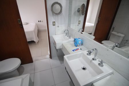 Casa à venda com 314m², 4 quartos e 4 vagasBanheiro da Suíte