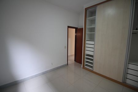 Casa à venda com 314m², 4 quartos e 4 vagasQuarto 3