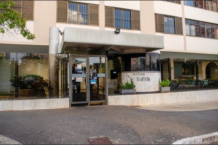 Apartamento para alugar com 165m², 3 quartos e sem vaga