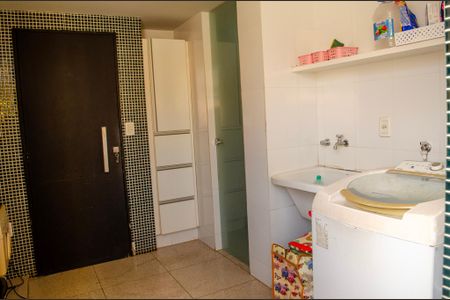 Apartamento para alugar com 165m², 3 quartos e sem vaga