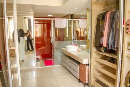 Apartamento para alugar com 165m², 3 quartos e sem vaga