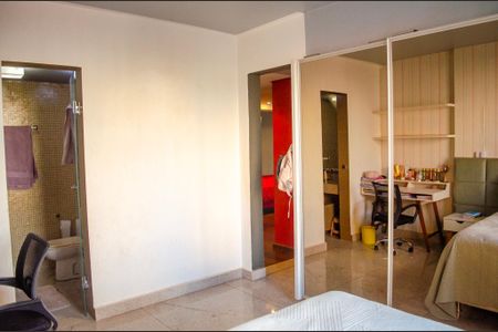 Apartamento para alugar com 165m², 3 quartos e sem vaga