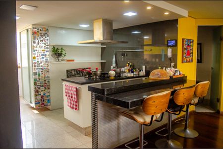 Apartamento para alugar com 165m², 3 quartos e sem vaga