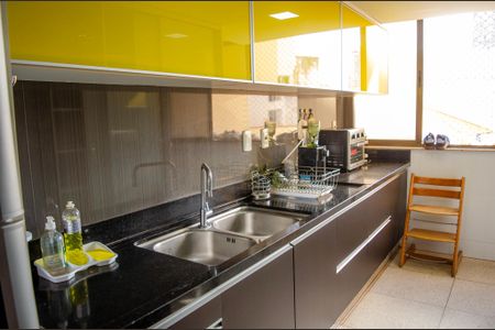 Apartamento para alugar com 165m², 3 quartos e sem vaga