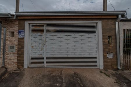 Casa à venda com 70m², 2 quartos e 1 vaga Casa à venda com 70m², 2 quartos e 1 vagaFachada