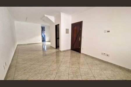 Casa à venda com 3 quartos, 183m² em Cupecê, São Paulo