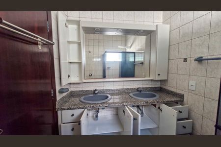 Casa à venda com 3 quartos, 183m² em Cupecê, São Paulo
