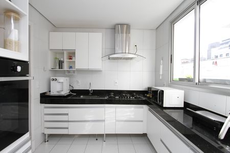 Cozinha de apartamento à venda com 2 quartos, 135m² em Prado, Belo Horizonte