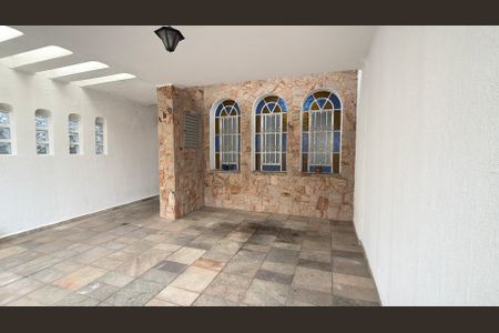 Casa à venda com 197m², 4 quartos e 2 vagas