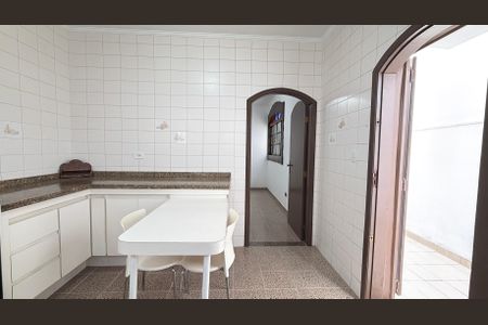 Casa à venda com 197m², 4 quartos e 2 vagas