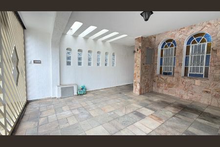 Casa à venda com 197m², 4 quartos e 2 vagas