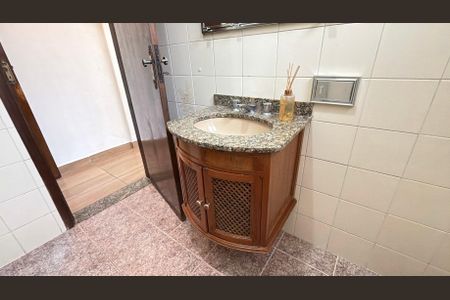 Casa à venda com 197m², 4 quartos e 2 vagas