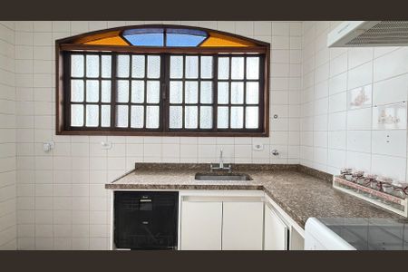 Casa à venda com 197m², 4 quartos e 2 vagas