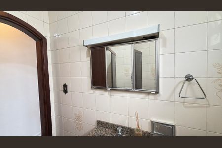 Casa à venda com 197m², 4 quartos e 2 vagas