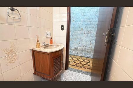 Casa à venda com 197m², 4 quartos e 2 vagas