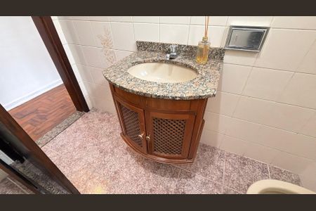 Casa à venda com 197m², 4 quartos e 2 vagas