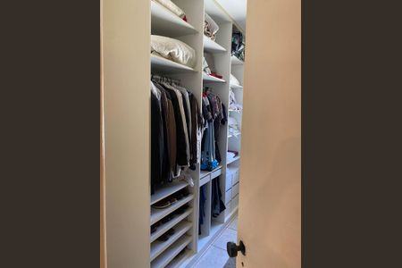Casa de condomínio para alugar com 500m², 5 quartos e 2 vagas