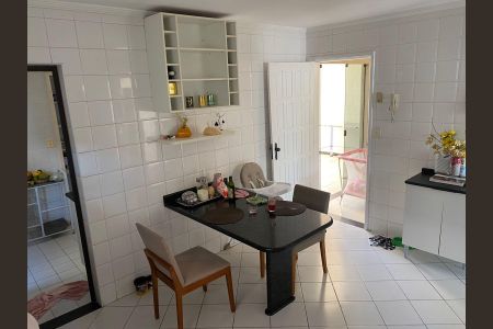 Casa de condomínio para alugar com 500m², 5 quartos e 2 vagas