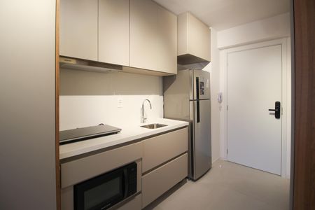 Cozinha de kitnet/studio para alugar com 1 quarto, 28m² em Indianópolis, São Paulo