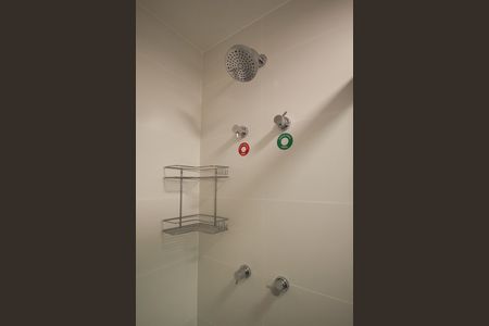 Banheiro de kitnet/studio para alugar com 1 quarto, 28m² em Indianópolis, São Paulo
