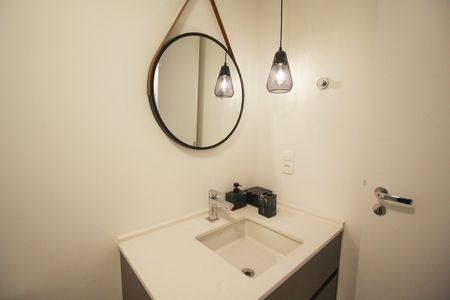 Banheiro de kitnet/studio para alugar com 1 quarto, 28m² em Indianópolis, São Paulo