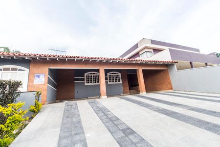 Casa de condomínio à venda com 440m², 4 quartos e 4 vagas Casa de condomínio à venda com 440m², 4 quartos e 4 vagasVista da Rua