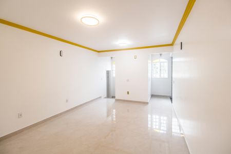 Casa de condomínio à venda com 440m², 4 quartos e 4 vagas Casa de condomínio à venda com 440m², 4 quartos e 4 vagasSala