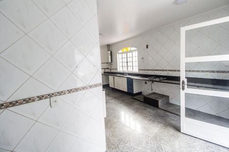 Casa de condomínio à venda com 440m², 4 quartos e 4 vagas Casa de condomínio à venda com 440m², 4 quartos e 4 vagasÁrea de Serviço